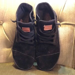 Tom’s (9) Black Leather High Tops